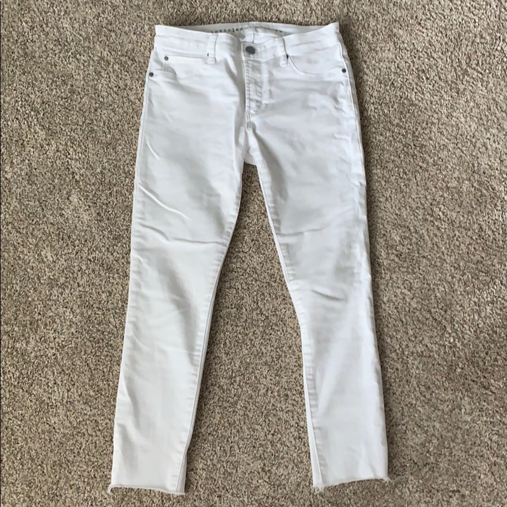 White raw gem ankle cropped white jean